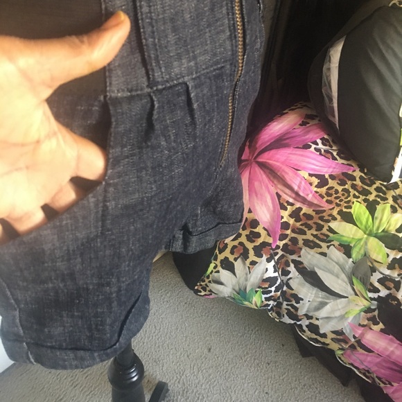 🚨5/$20 Sexy high-waisted dark denim zip-up shorts - Picture 9 of 14